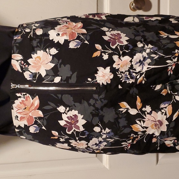 White House Black Market Women's Black Floral Skirt - Size 14 - Picture 5 of 9